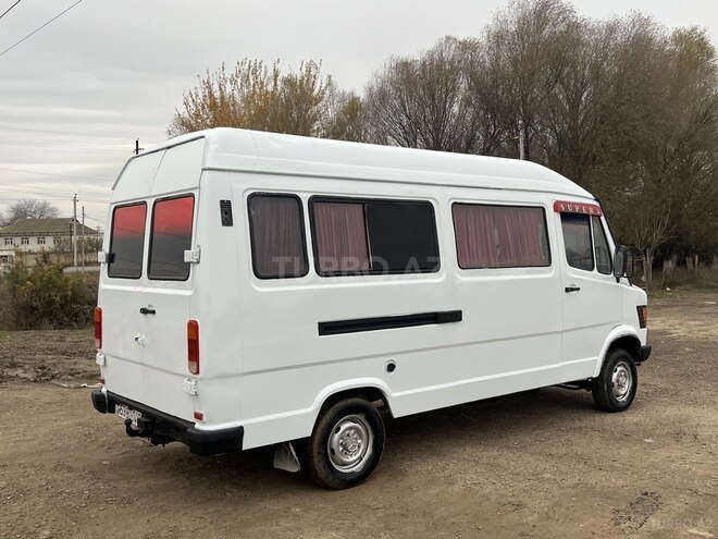 Mercedes 208 D 1992, 540,000 km - 2.3 l - Salyan