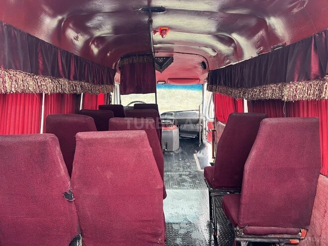 Mercedes 208 D 1992, 540,000 km - 2.3 l - Salyan
