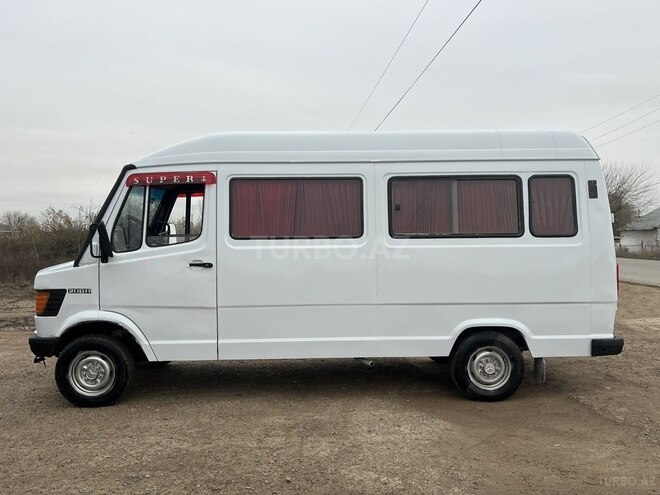 Mercedes 208 D 1992, 540,000 km - 2.3 l - Salyan