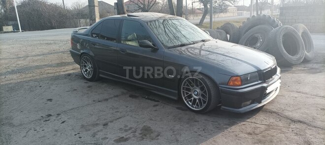 BMW 320 1997, 350,000 km - 2.0 l - Zaqatala