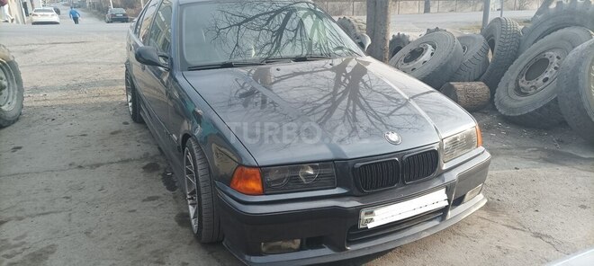 BMW 320 1997, 350,000 km - 2.0 l - Zaqatala