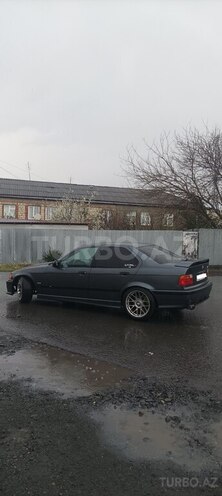 BMW 320 1997, 350,000 km - 2.0 l - Zaqatala