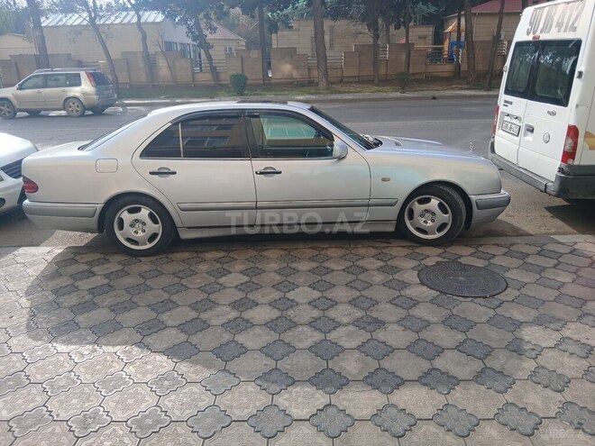 Mercedes E 230 1996, 560,000 km - 2.3 л - Bakı