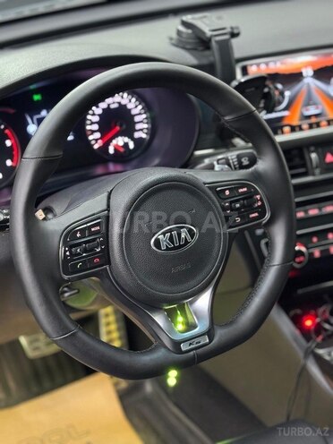 Kia K5-17