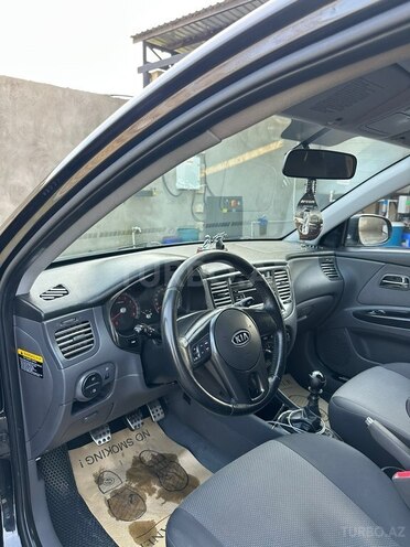 Kia Rio-12