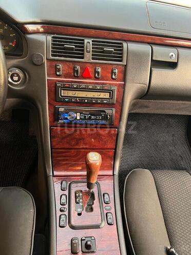 Mercedes E 270 2001, 468,539 km - 2.7 l - Bakı