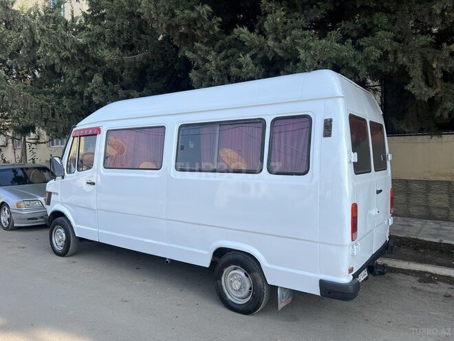Mercedes 208 D 1992, 540,000 km - 2.3 l - Salyan
