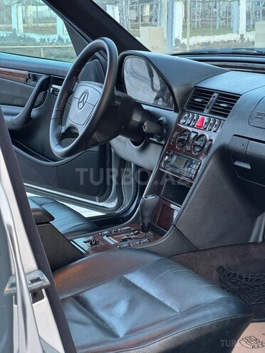 Mercedes C 230 1999, 205,000 km - 2.3 л - Sabirabad