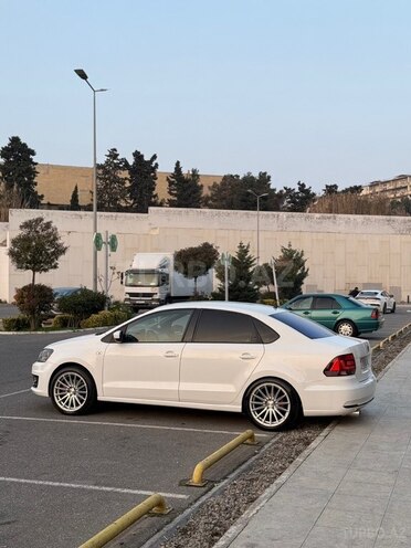 Volkswagen Polo 2018, 200,000 km - 1.6 л - Bakı