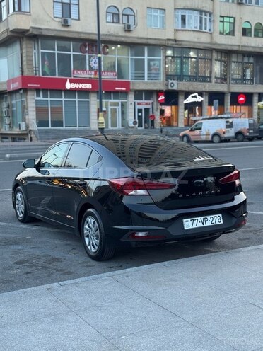 Hyundai Elantra-4