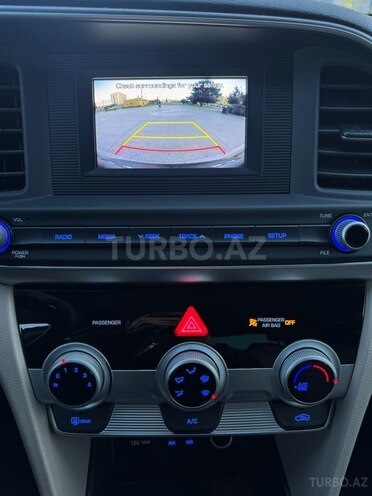 Hyundai Elantra-11