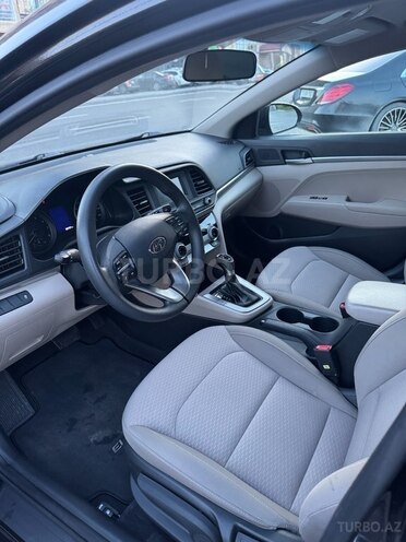 Hyundai Elantra-7