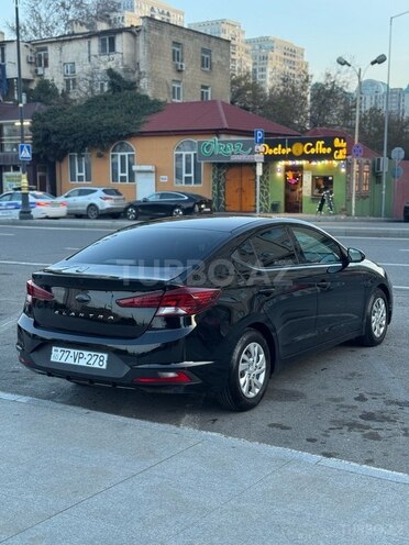 Hyundai Elantra-6
