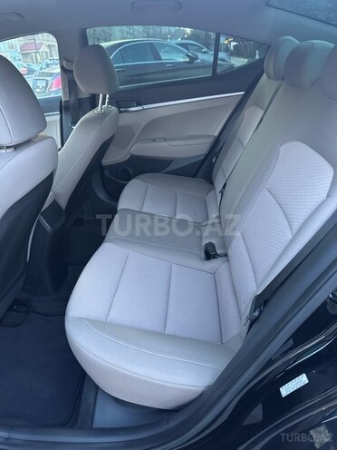Hyundai Elantra-9