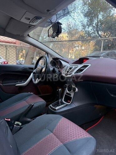 Ford Fiesta-10