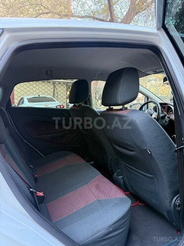Ford Fiesta-9