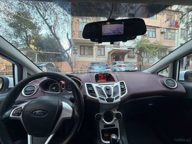Ford Fiesta-12