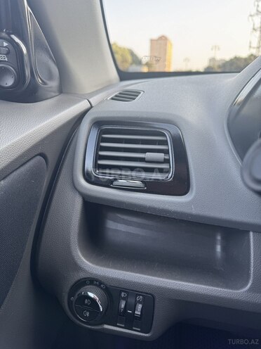 Chevrolet Cobalt-13