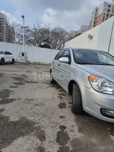 Hyundai Accent-3