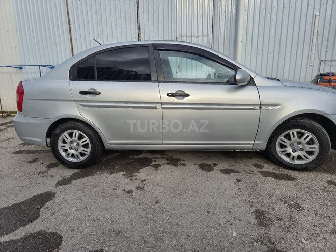 Hyundai Accent-4