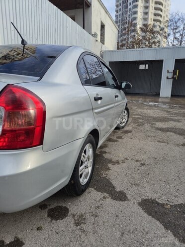 Hyundai Accent-5