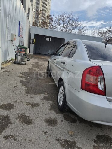 Hyundai Accent-6