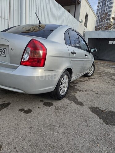 Hyundai Accent-11