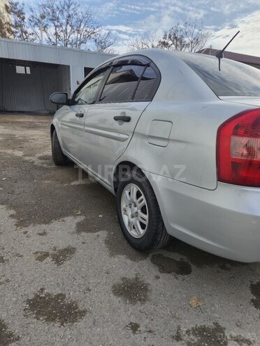 Hyundai Accent-12