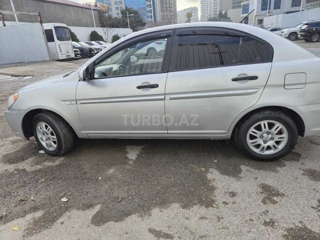 Hyundai Accent-13