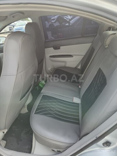 Hyundai Accent-15