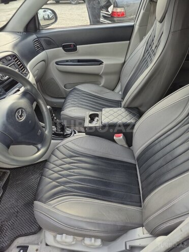 Hyundai Accent-16