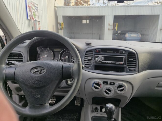 Hyundai Accent-17