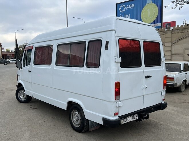 Mercedes 208 D 1992, 540,000 km - 2.3 l - Salyan