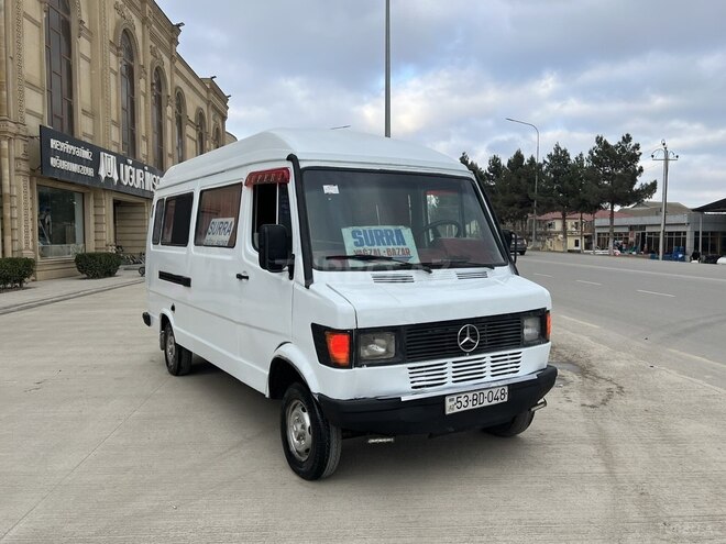 Mercedes 208 D 1992, 540,000 km - 2.3 l - Salyan