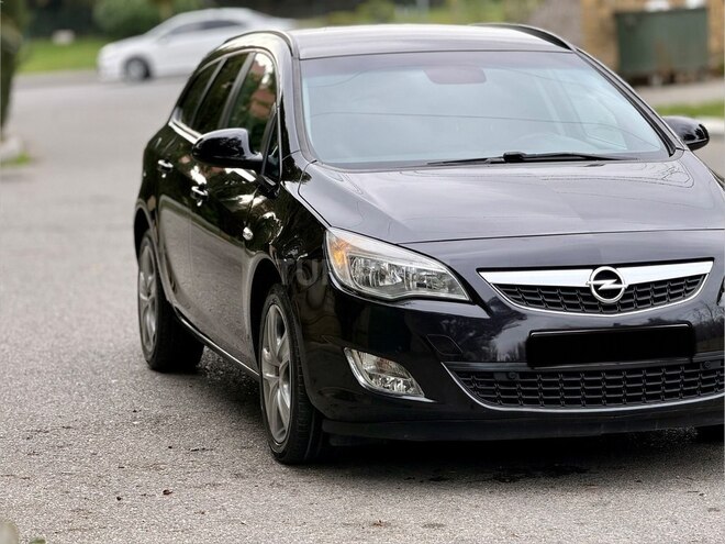 Opel Astra 2011, 312,800 km - 1.4 л - Bakı