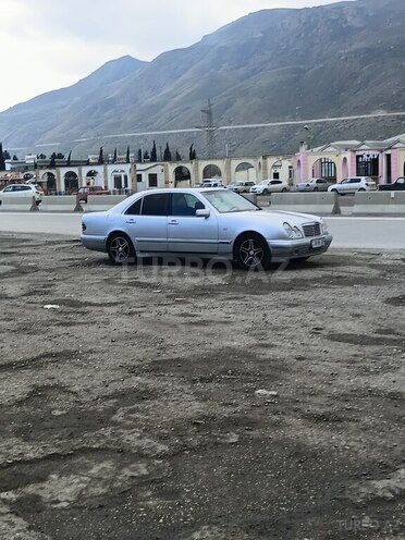 Mercedes E 280 1996, 410,000 km - 2.8 l - Xudat