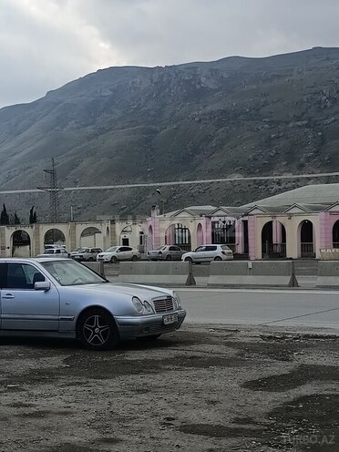Mercedes E 280 1996, 410,000 km - 2.8 l - Xudat