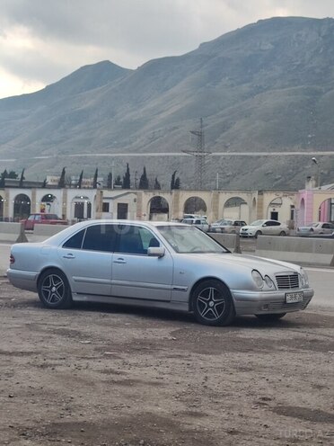 Mercedes E 280 1996, 410,000 km - 2.8 l - Xudat