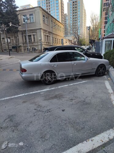 Mercedes E 280 1996, 410,000 km - 2.8 l - Xudat