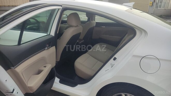 Hyundai Elantra-2