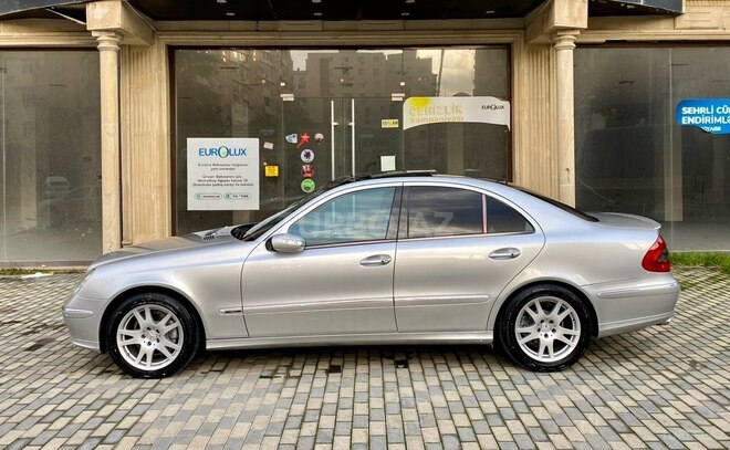 Mercedes E 270 2002, 310,000 km - 2.7 л - Bakı