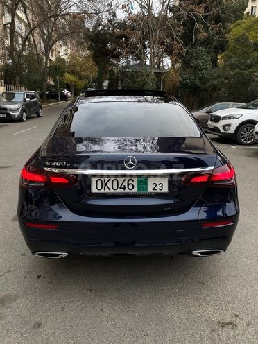 Mercedes E 300 e-9