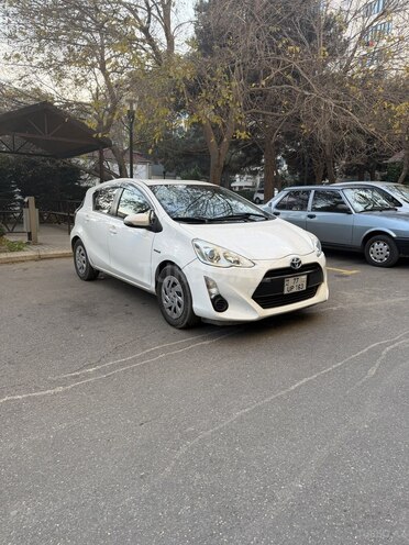 Toyota Aqua-2