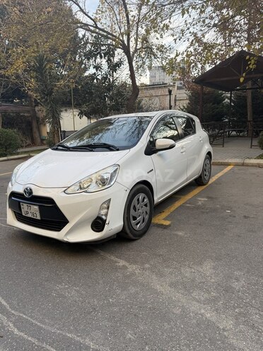 Toyota Aqua-3