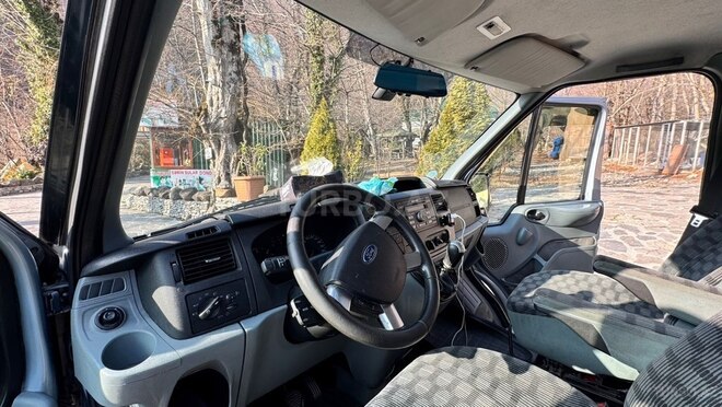 Ford Transit-7