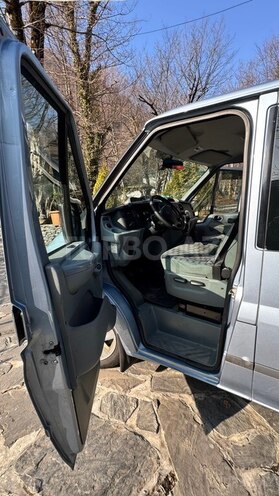 Ford Transit-10