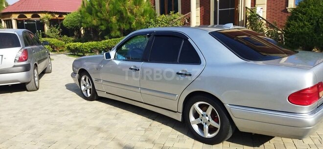 Mercedes E 230 1995, 406,000 km - 2.3 l - Sumqayıt