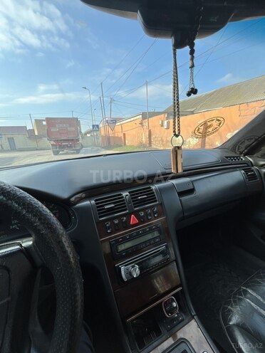 Mercedes E 230 1995, 406,000 km - 2.3 l - Sumqayıt