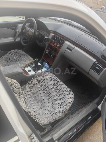 Mercedes E 220 1996, 520,000 km - 2.2 l - Şəmkir