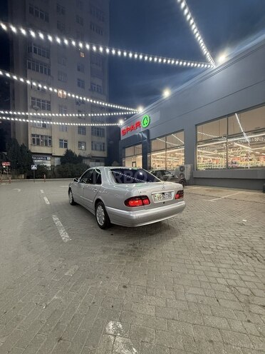 Mercedes E 220 2001, 285,700 km - 2.2 l - Bakı
